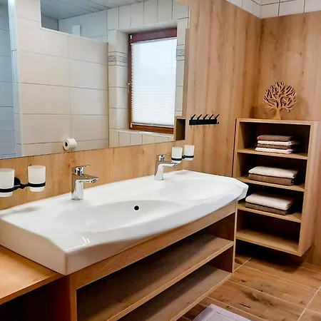 Haus Viktoria * 메이른호픈